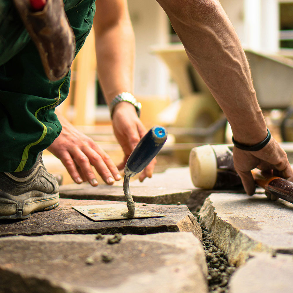 An image of a builder.